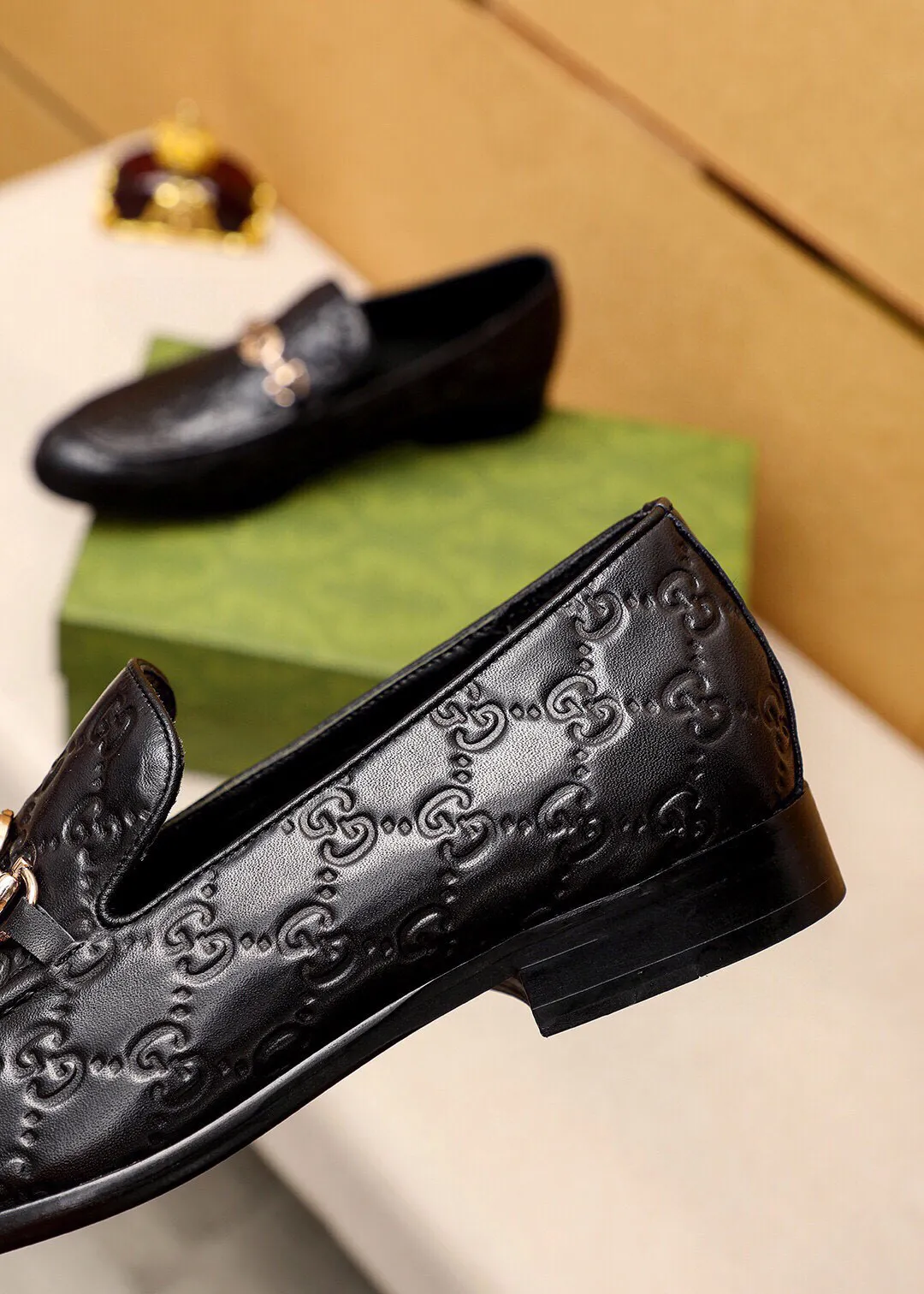 Men's shoes 💰520 💐 Product trademark: GUCCI "Gucci" casual leather shoes Regular size: 39-44 (38.45🉑️customized) Product materials: Selected imported first-layer calfskin embossed upper + luxury hardware buckle, imported water-dyed cow leather lining. Strong three-dimensional visual effect, original combination outsole Color: 3⃣️colors available